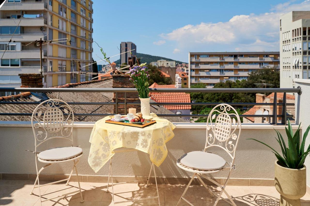 Modern & Spacious Rooftop Apartment With Natual Sunlight Split Exterior foto