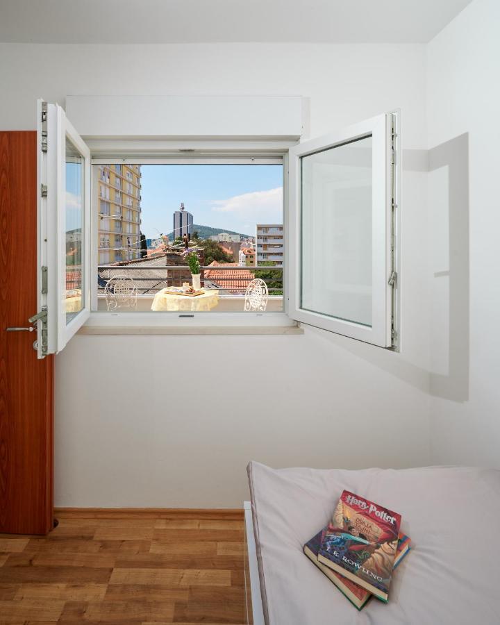 Modern & Spacious Rooftop Apartment With Natual Sunlight Split Exterior foto