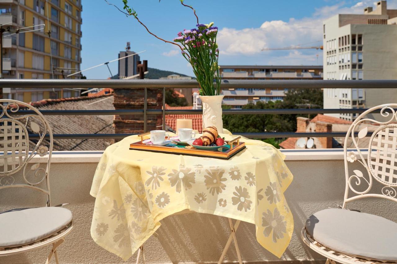 Modern & Spacious Rooftop Apartment With Natual Sunlight Split Exterior foto