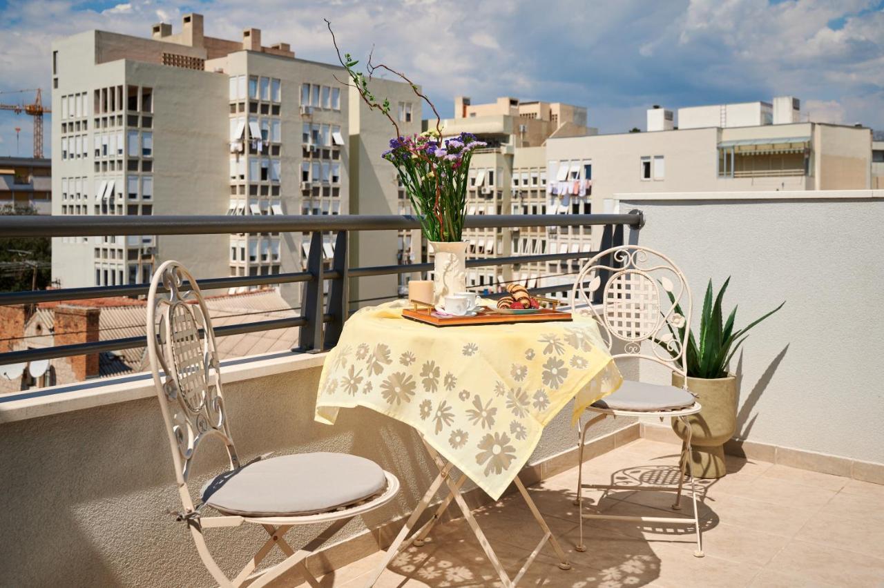 Modern & Spacious Rooftop Apartment With Natual Sunlight Split Exterior foto